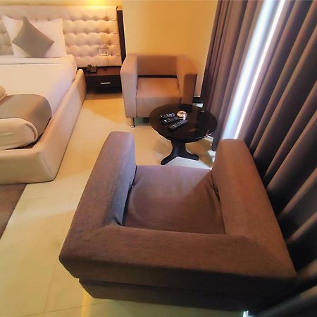 Hotel Papilio Malda Екстер'єр фото