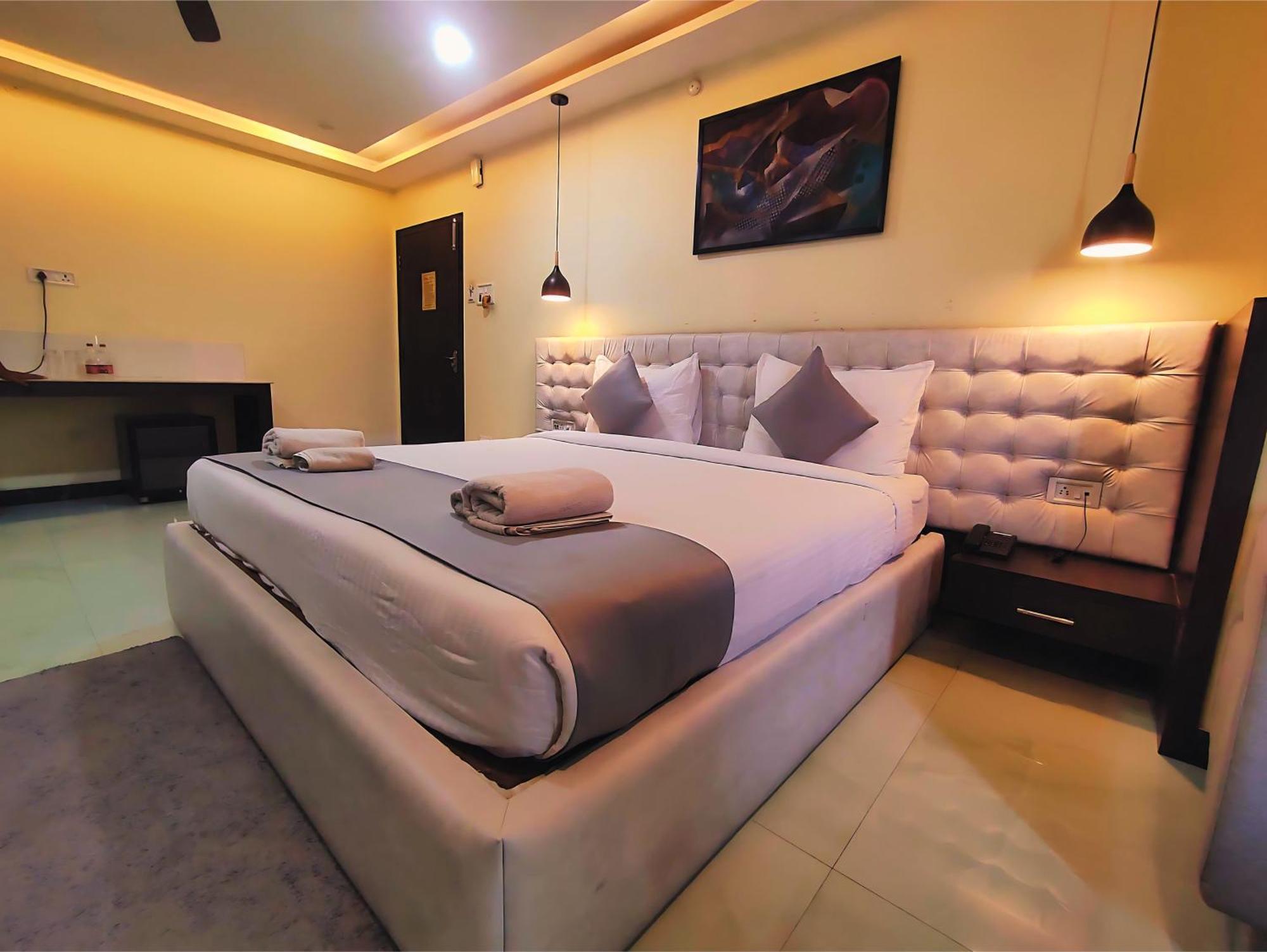 Hotel Papilio Malda Екстер'єр фото