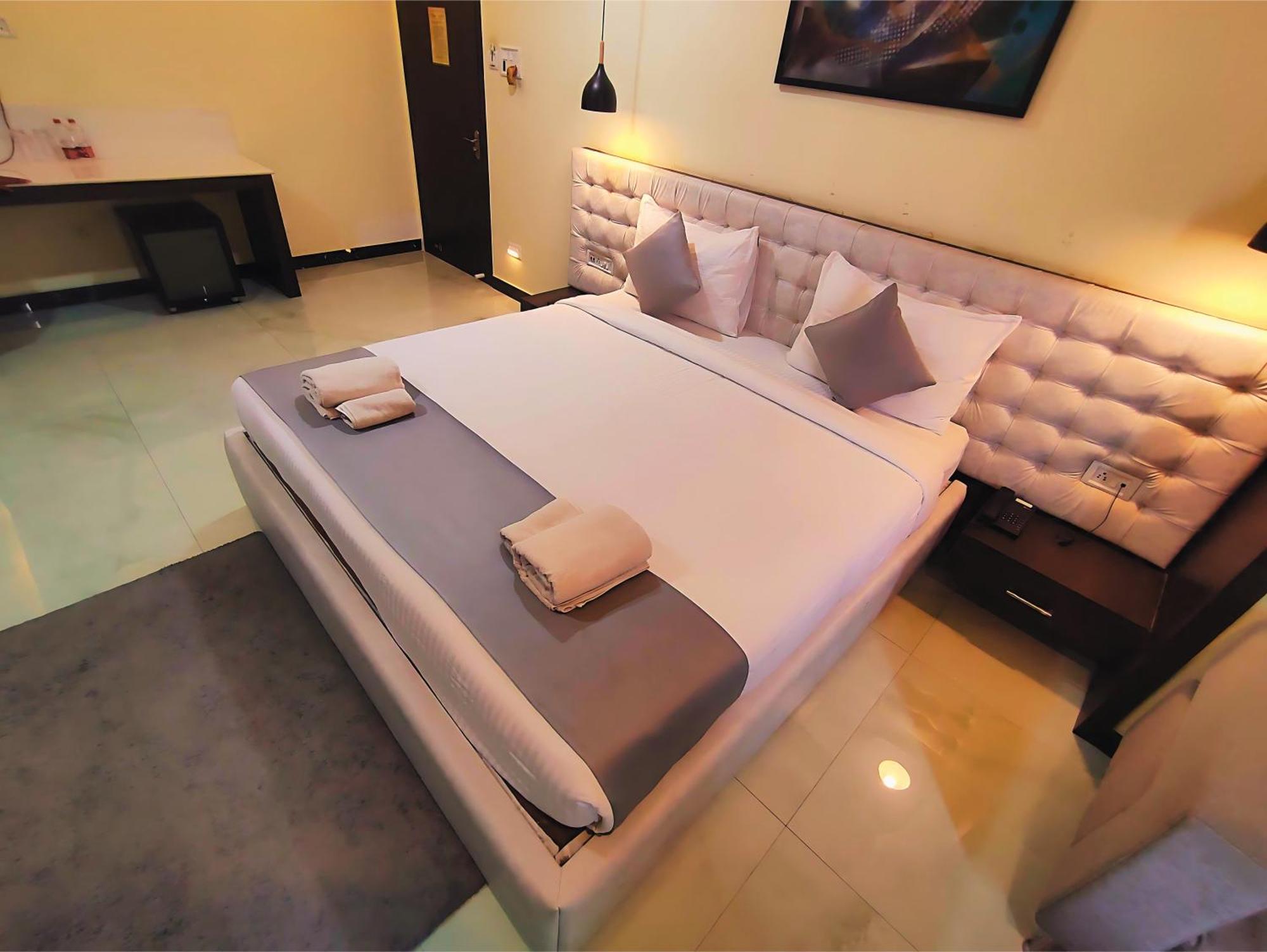 Hotel Papilio Malda Екстер'єр фото