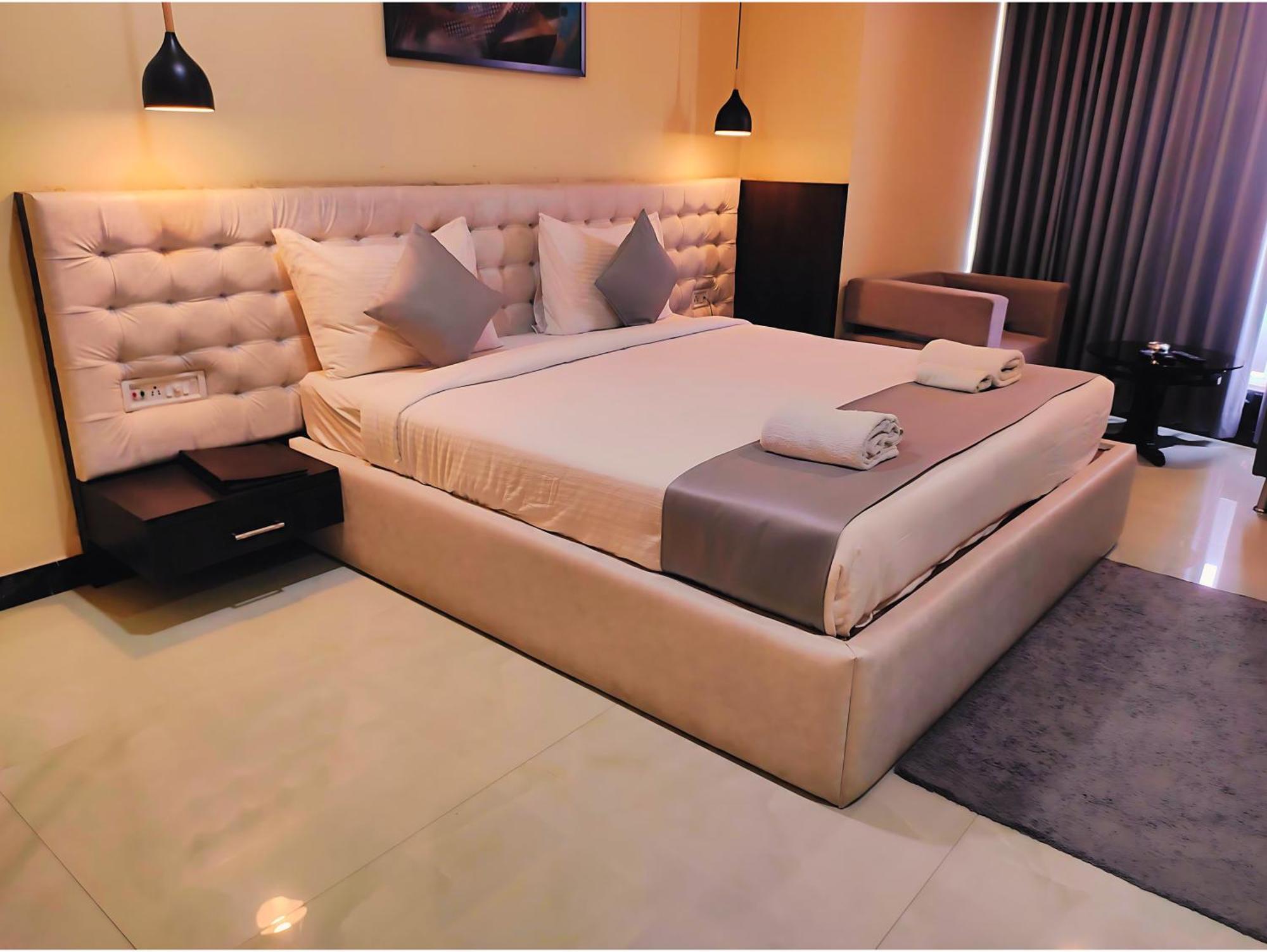 Hotel Papilio Malda Екстер'єр фото