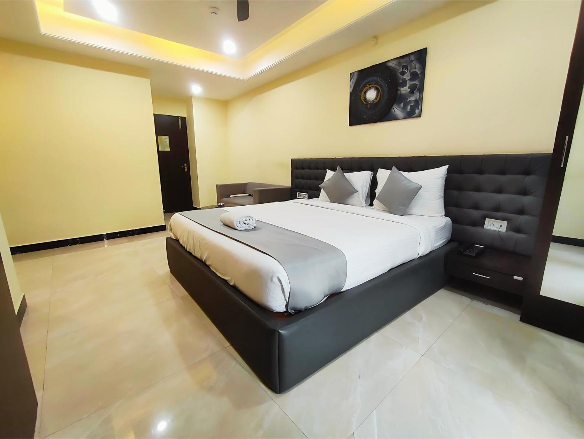 Hotel Papilio Malda Екстер'єр фото