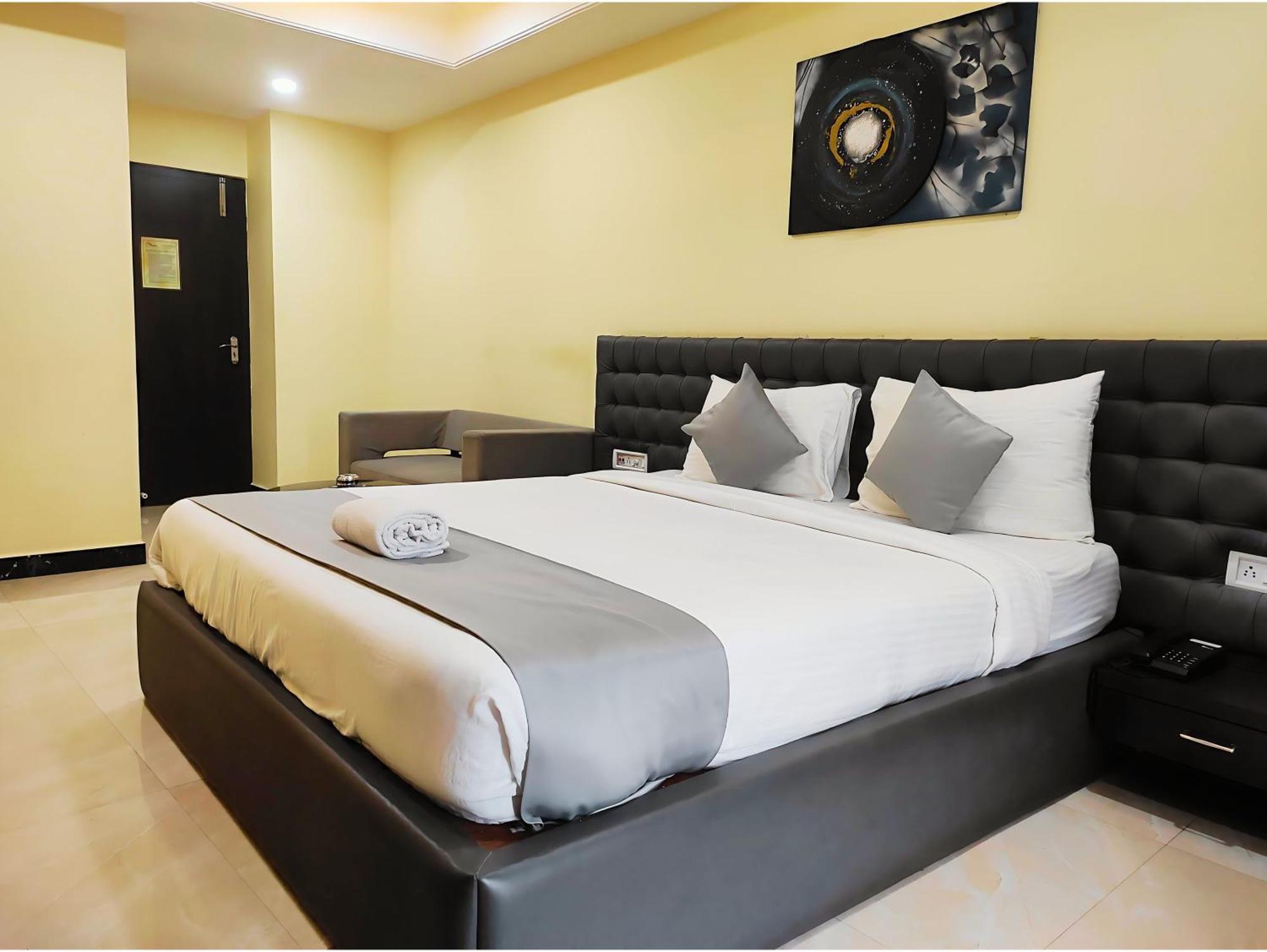 Hotel Papilio Malda Екстер'єр фото