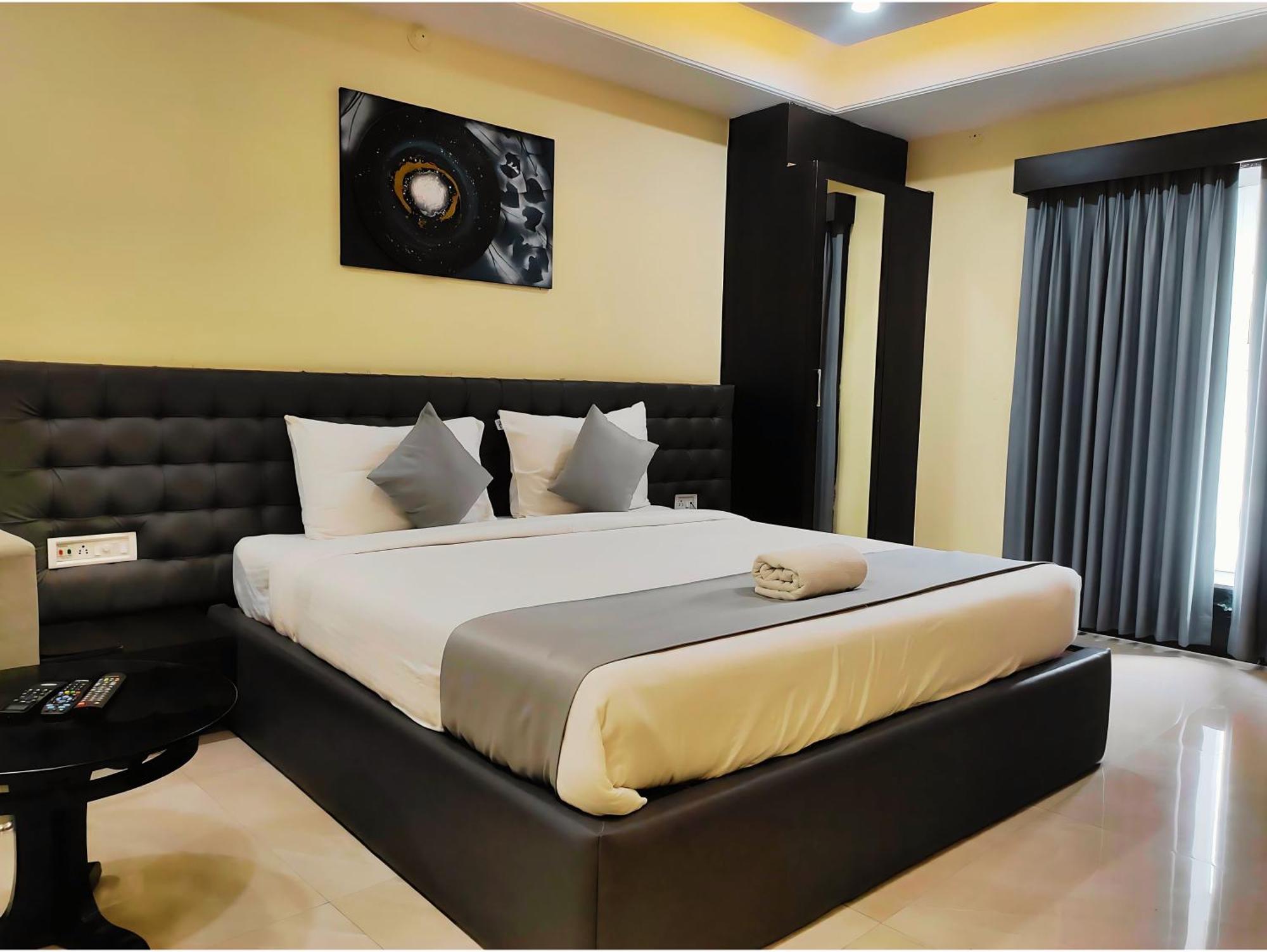 Hotel Papilio Malda Екстер'єр фото