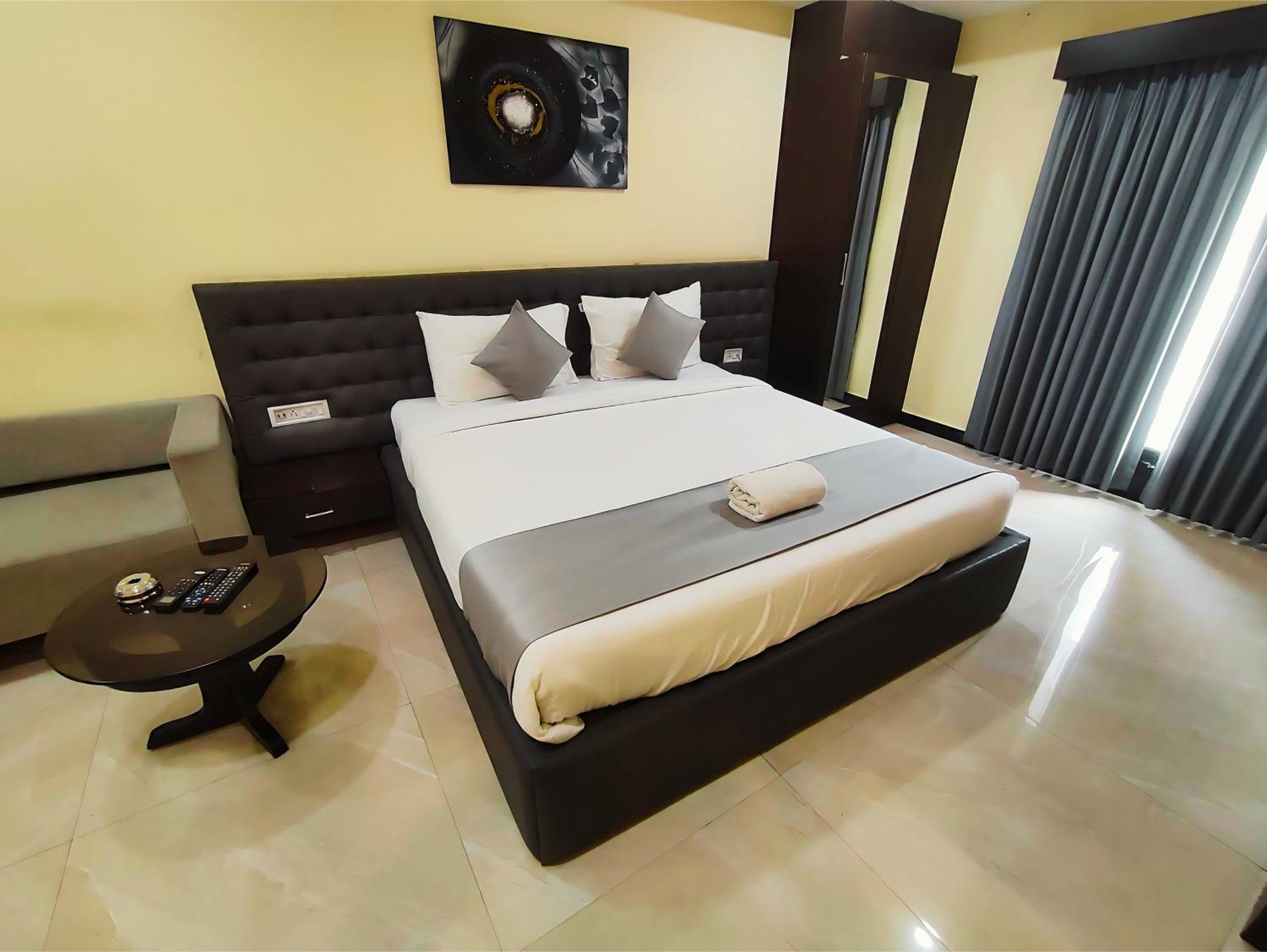 Hotel Papilio Malda Екстер'єр фото